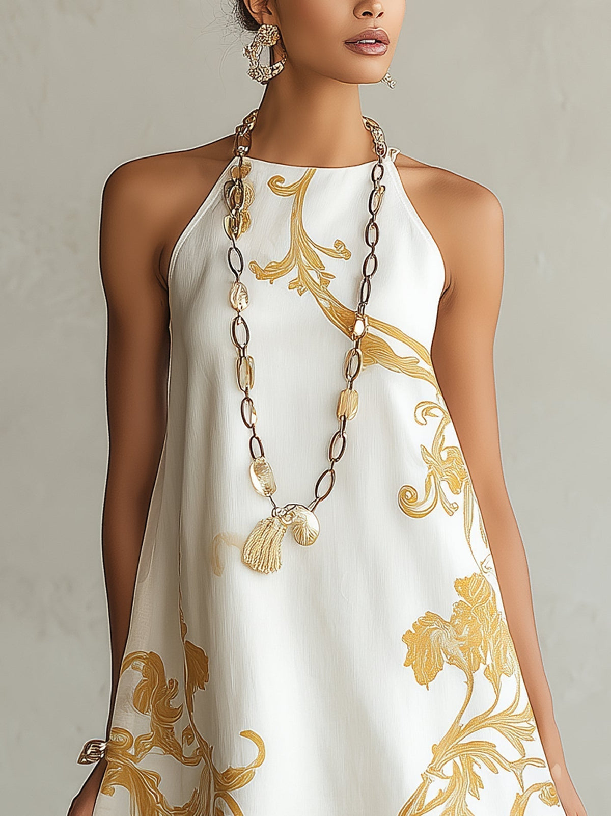 Minivestido de encaje blanco con motivos dorados