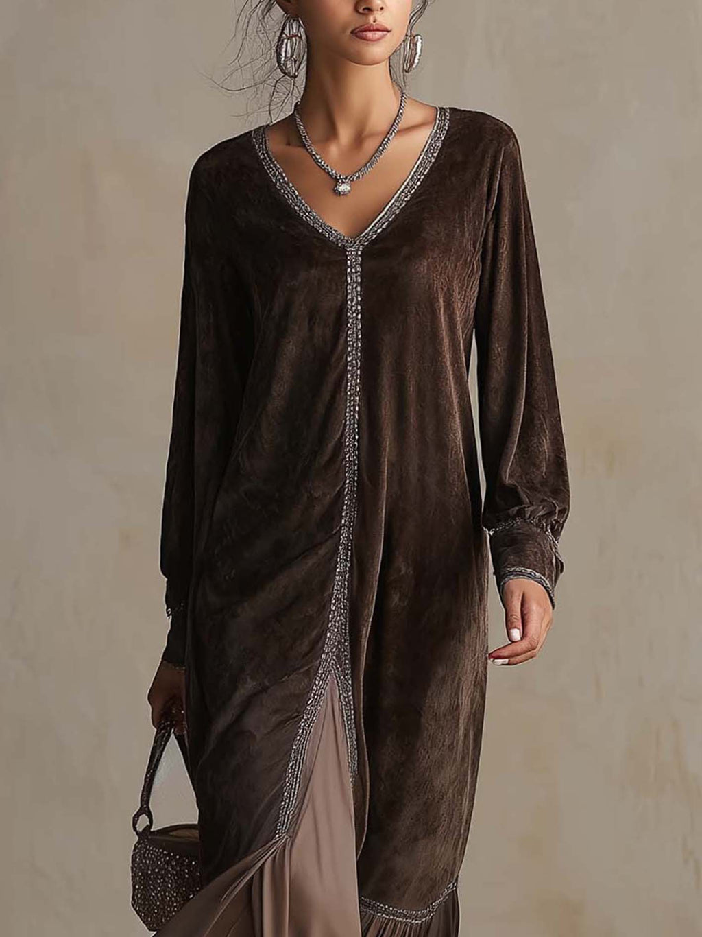 Abito midi svasato in simil camoscio marrone con scollo a V