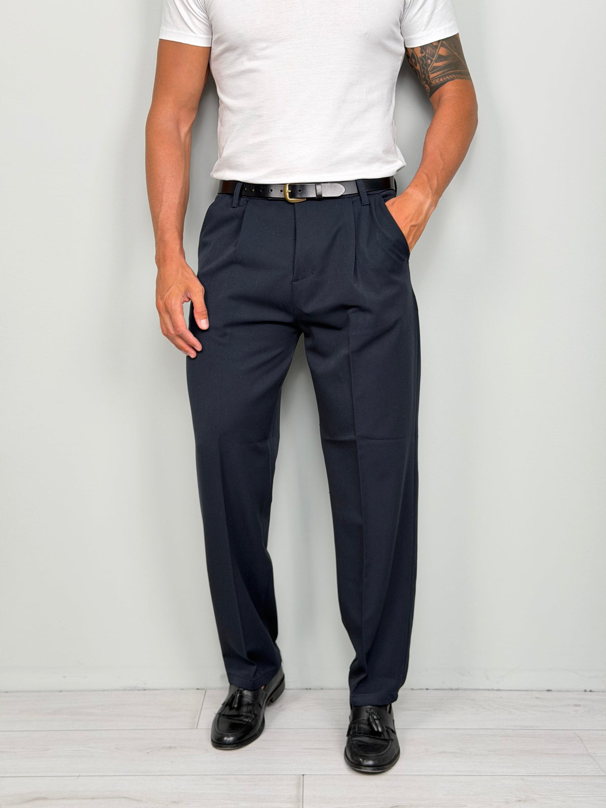 Pantaloni larghi con tasca posteriore