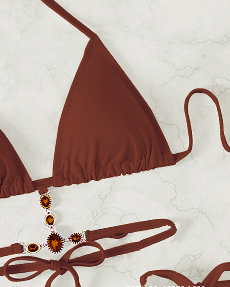 Bikini con pedrería, espalda descubierta y lazos
