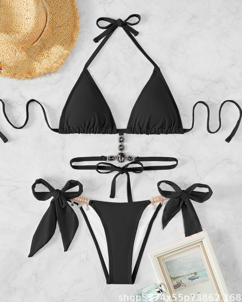 Bikini con pedrería, espalda descubierta y lazos
