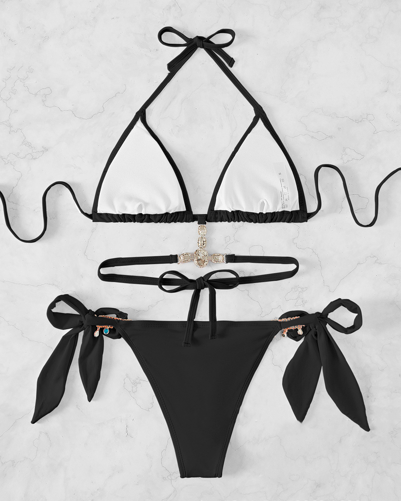 Bikini con pedrería, espalda descubierta y lazos