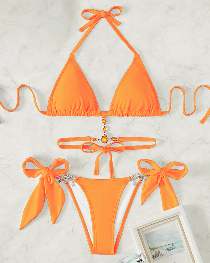 Bikini con pedrería, espalda descubierta y lazos