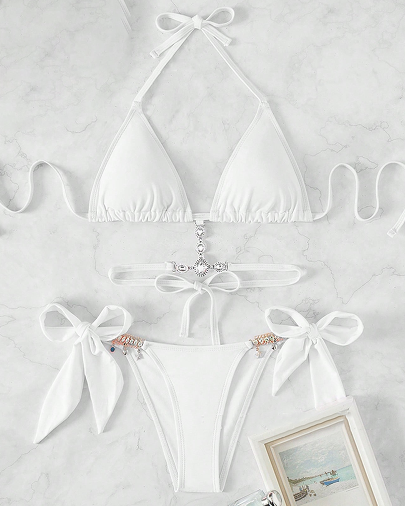 Bikini con pedrería, espalda descubierta y lazos