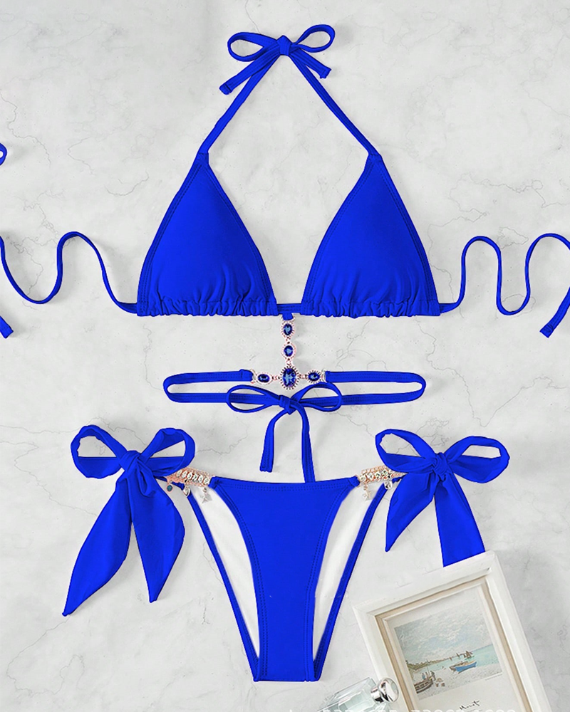 Bikini con pedrería, espalda descubierta y lazos