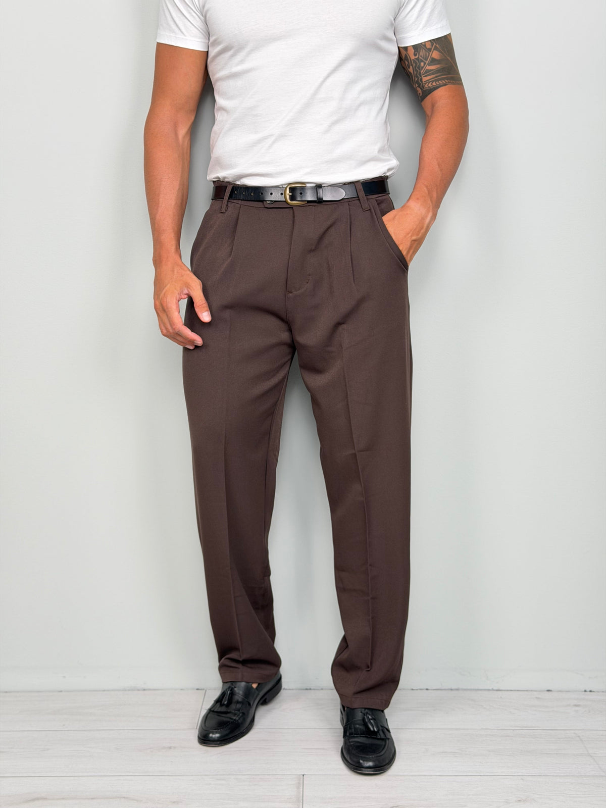 Pantaloni larghi con tasca posteriore