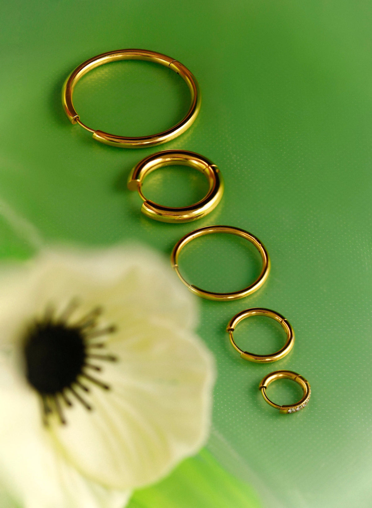 Petites créoles fines de 14 mm