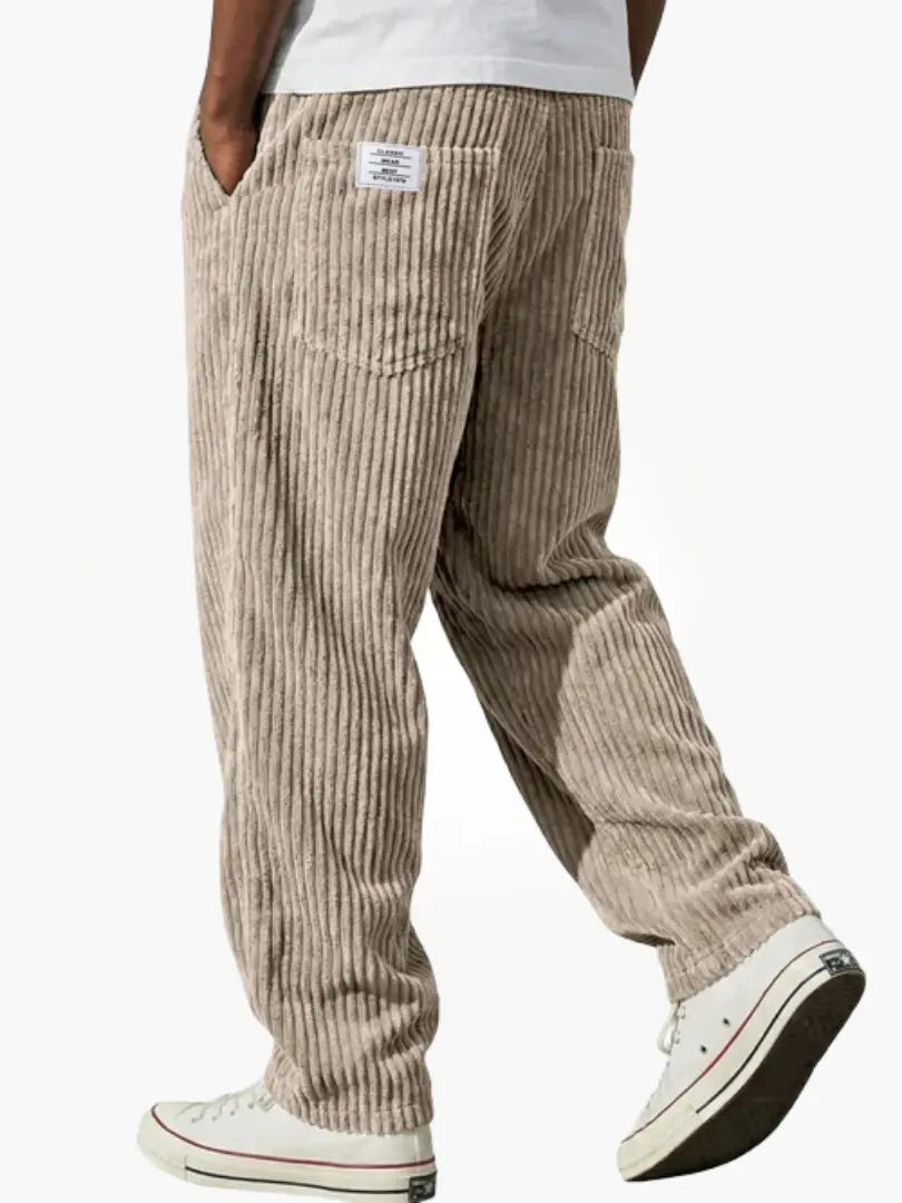 Pantalón cómodo de estilo atemporal