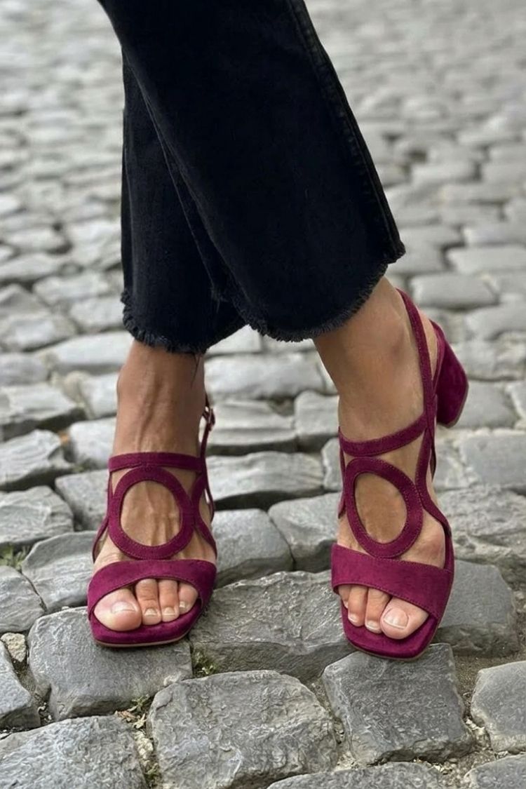 Sandalias de tacón medio con aros calados