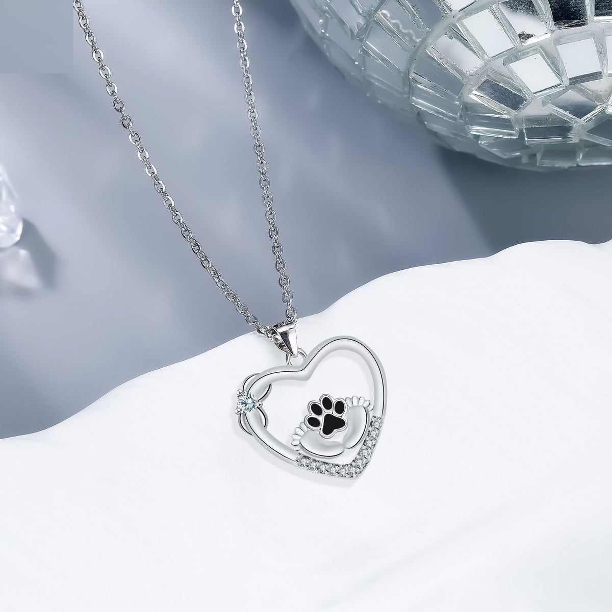 Collier patte de chien avec zircone