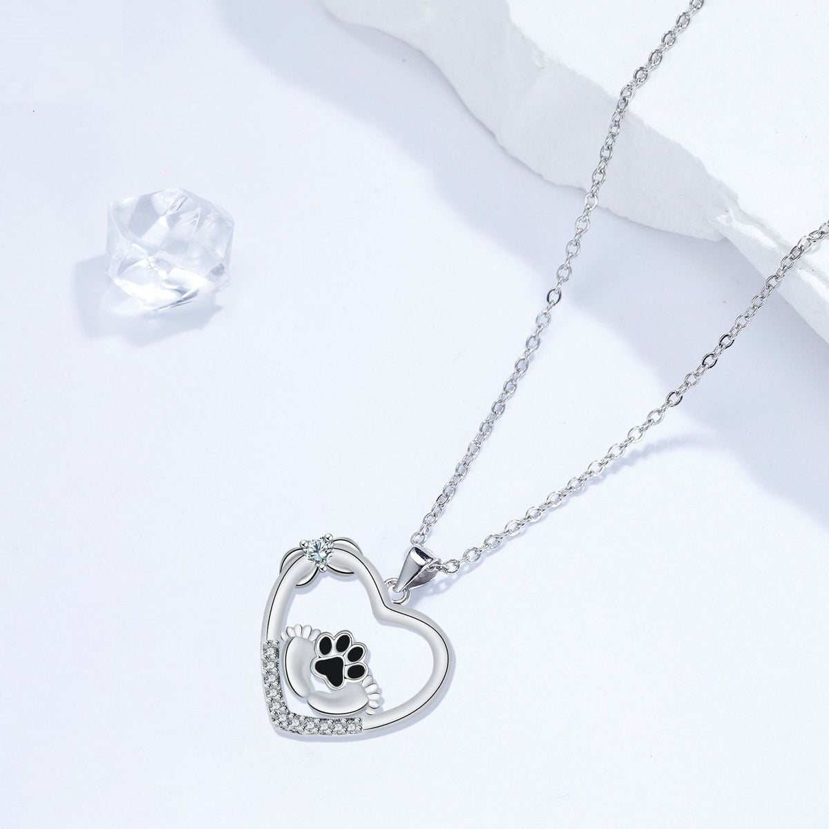 Collier patte de chien avec zircone