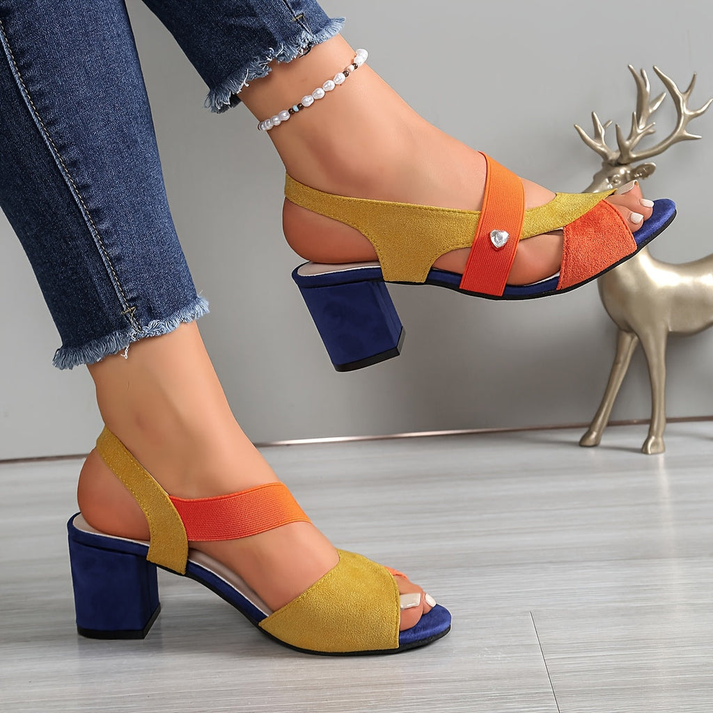 Sandalias de tacón medio con tiras cruzadas