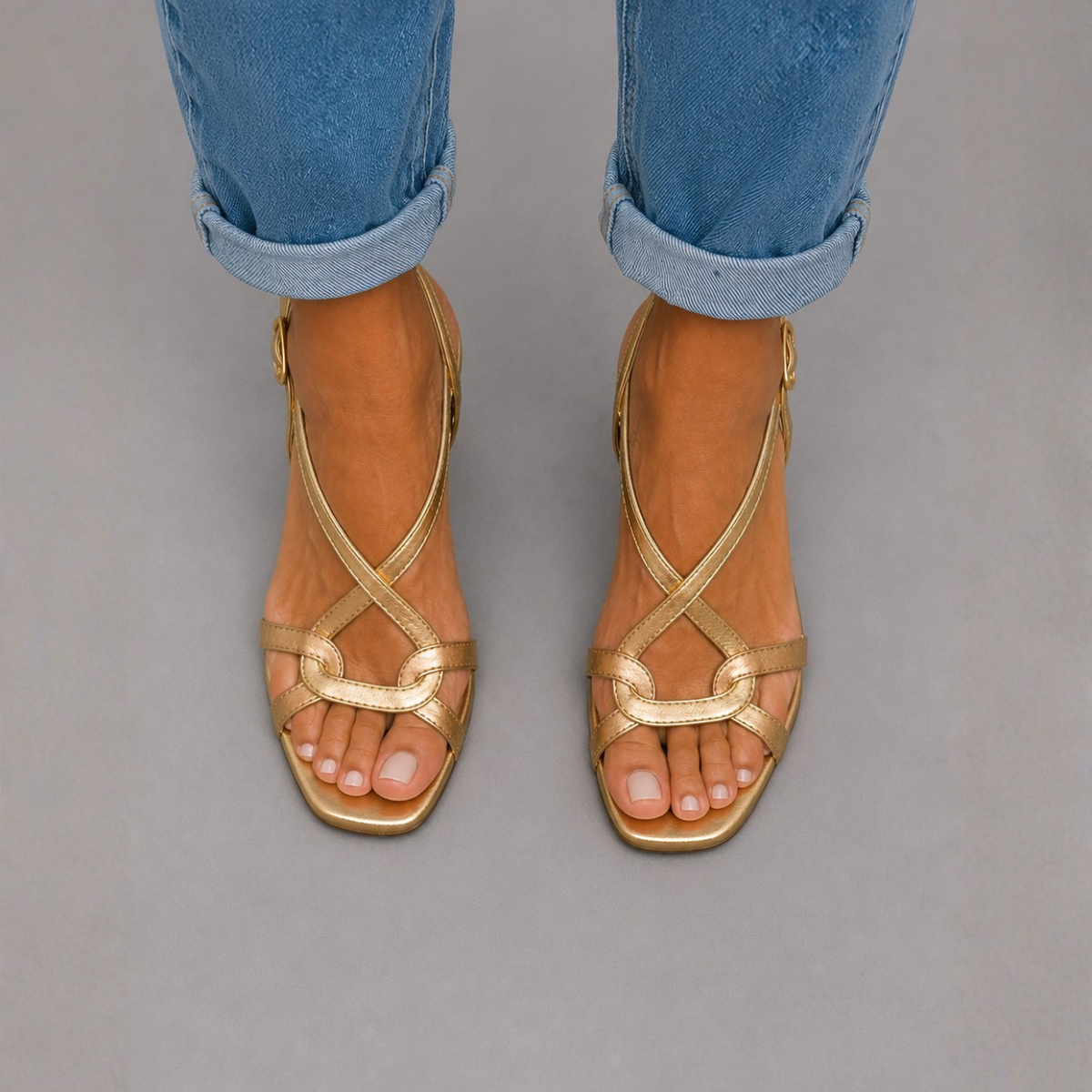 Sandalias de tacón alto con tiras finas cruzadas