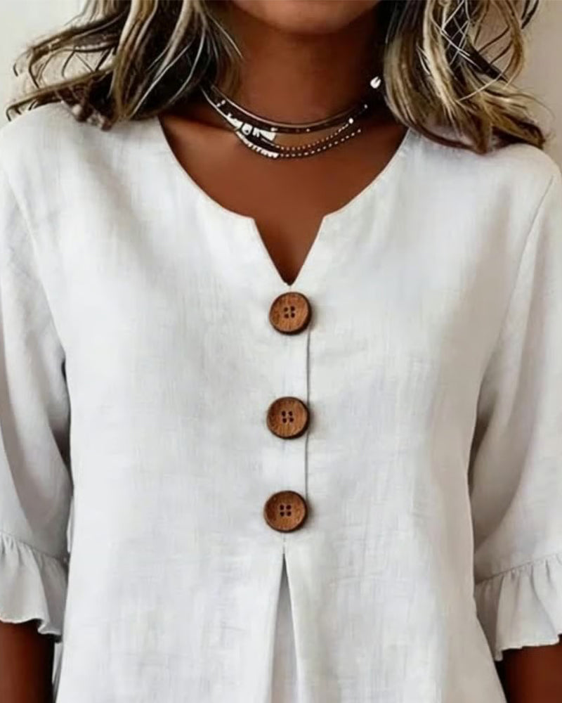 Blusa liscia in cotone e lino con bottoni in legno e volant