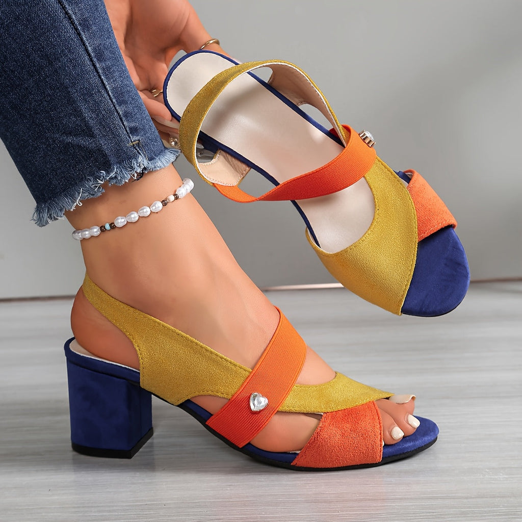 Sandalias de tacón medio con tiras cruzadas
