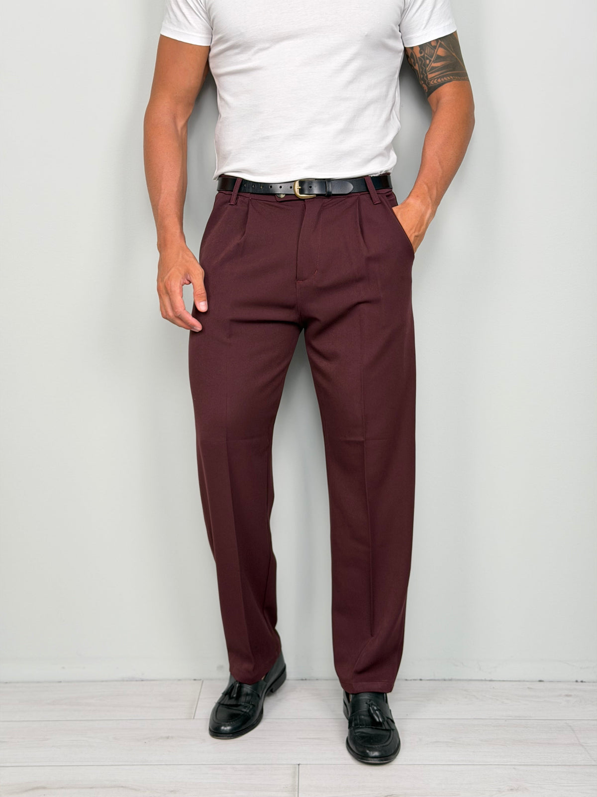 Pantaloni larghi con tasca posteriore