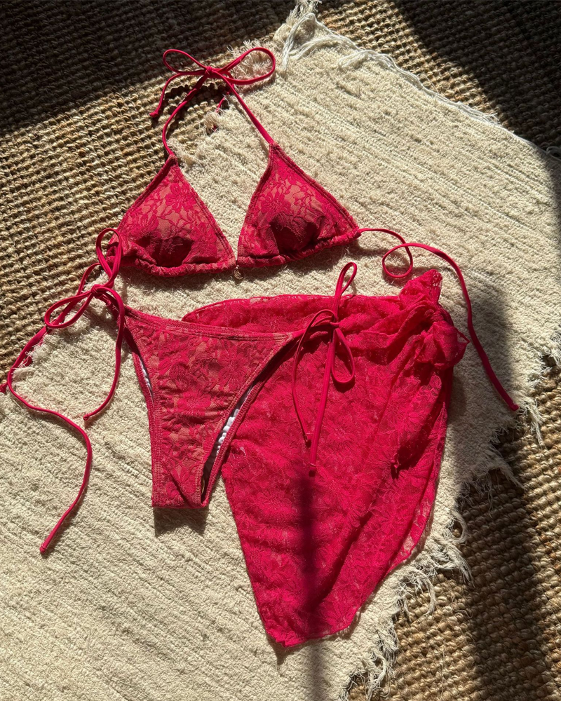 Conjunto de bikini sexy de malla de encaje y tejido compuesto con falda pareo