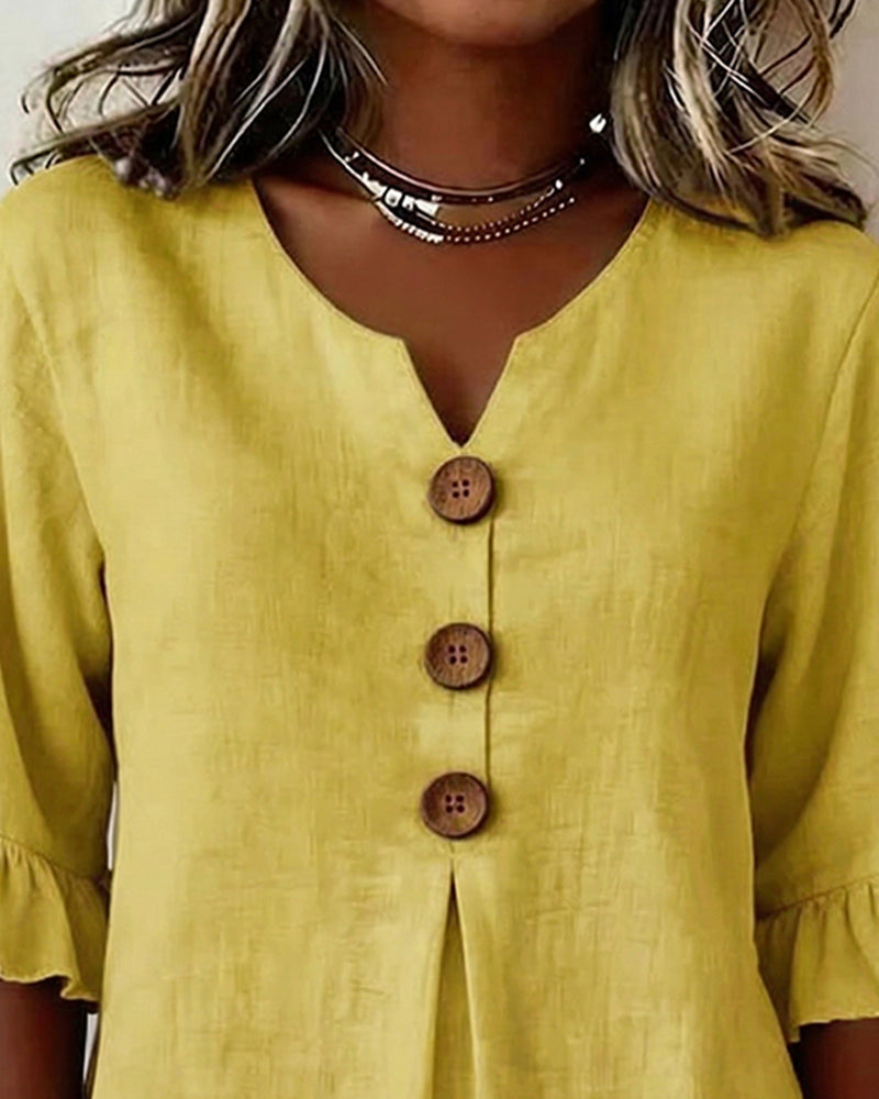Blusa liscia in cotone e lino con bottoni in legno e volant
