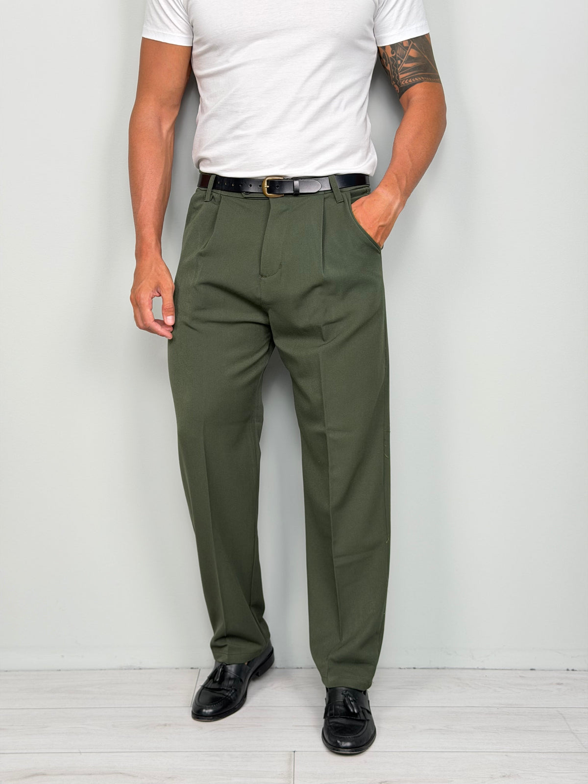 Pantaloni larghi con tasca posteriore