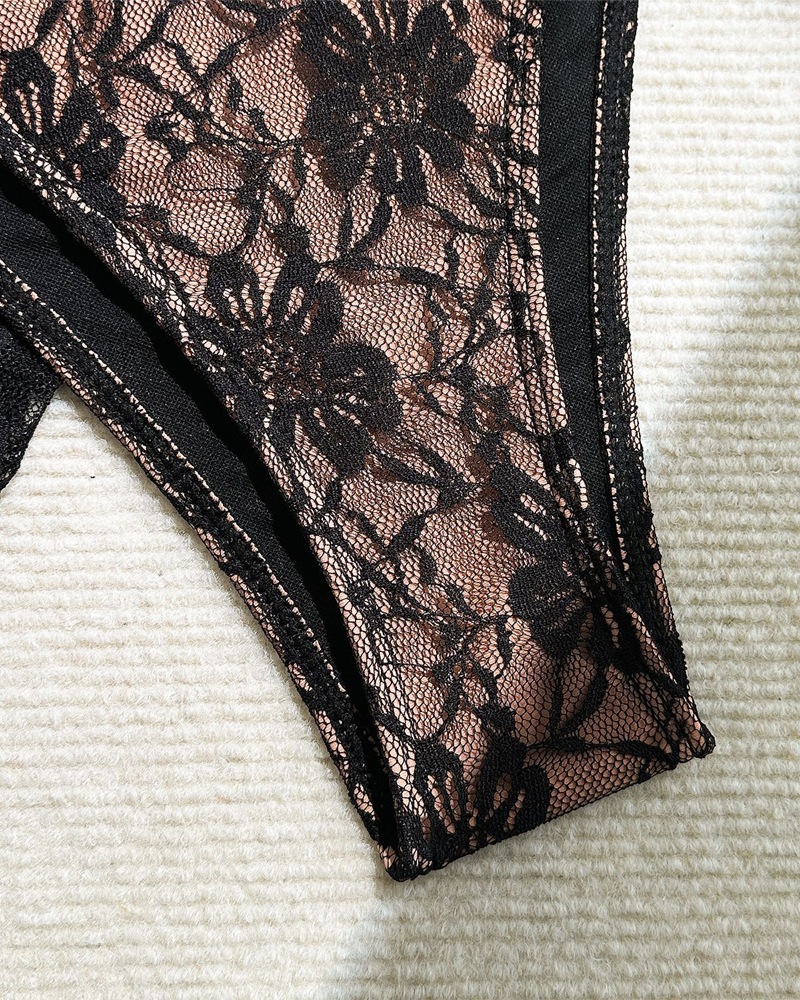 Conjunto de bikini sexy de malla de encaje y tejido compuesto con falda pareo