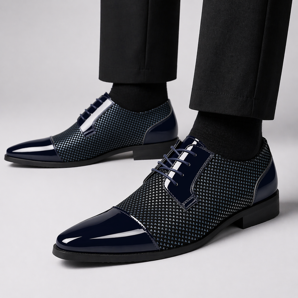 Derbies i lakkert skinn