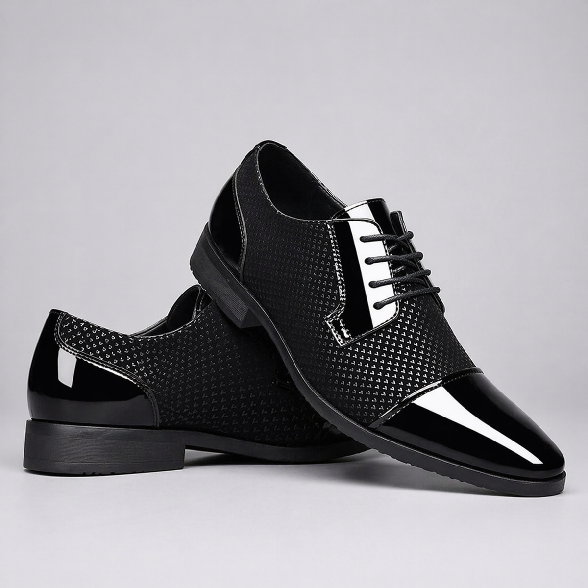 Derbies i lakkert skinn