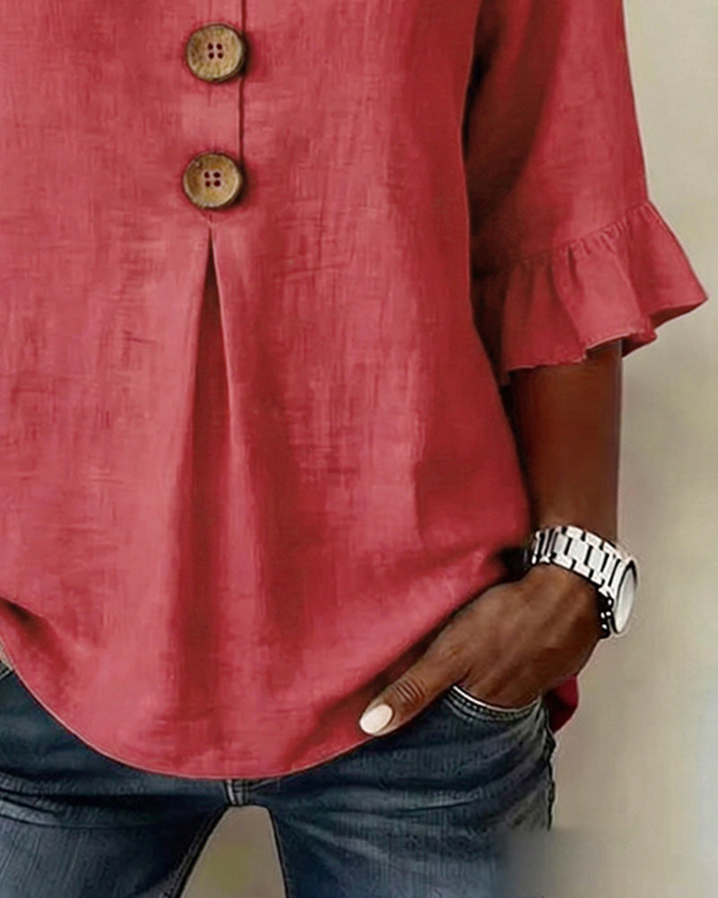 Blusa liscia in cotone e lino con bottoni in legno e volant