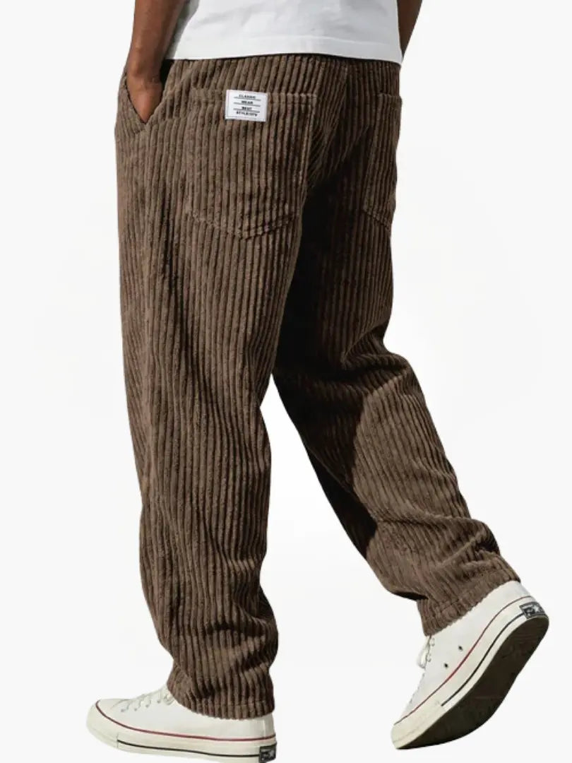 Pantaloni comodi in stile senza tempo