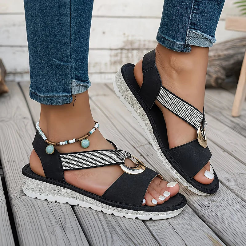 Flate sandaler med elastisk overdel