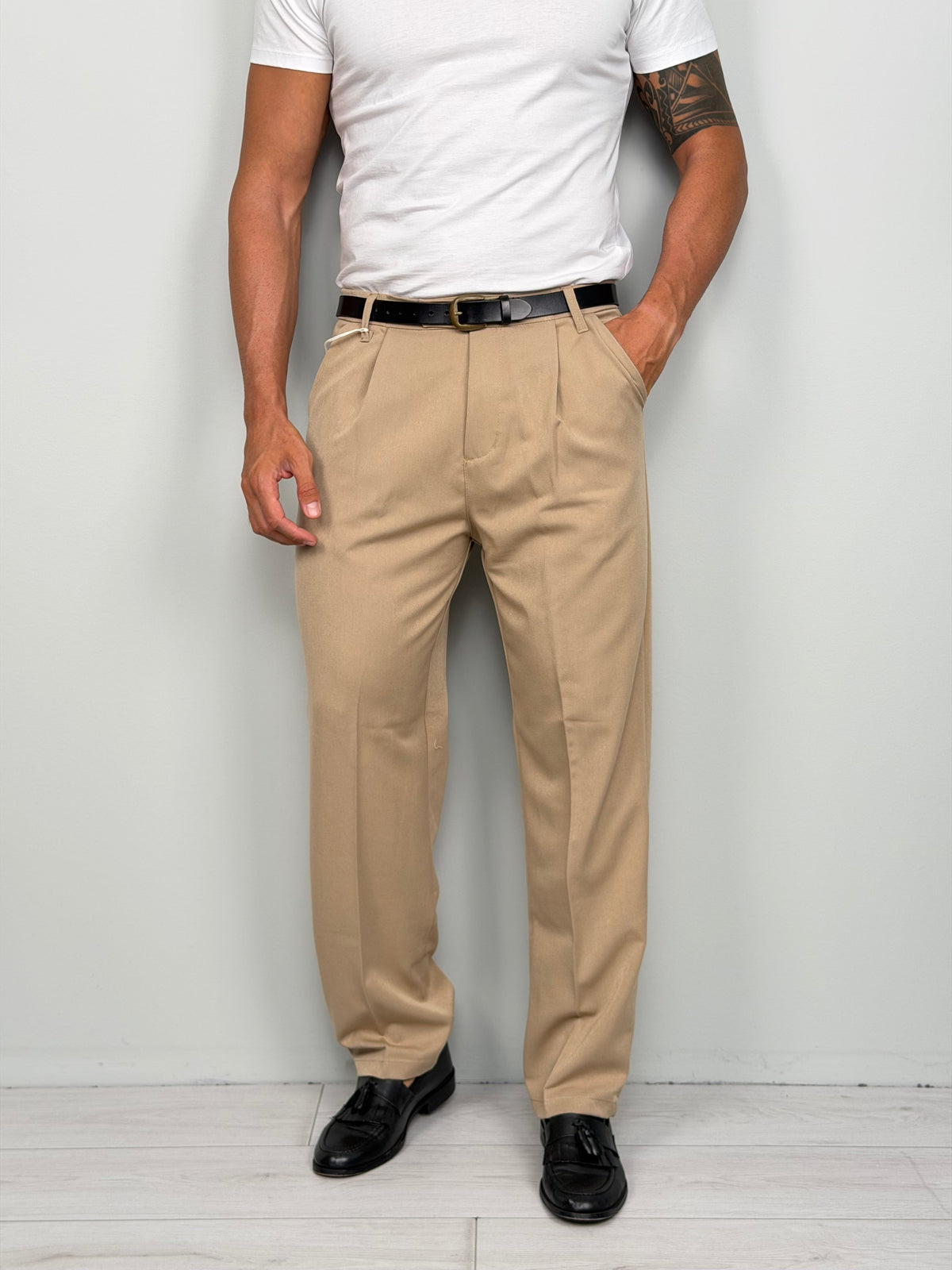 Pantaloni larghi con tasca posteriore