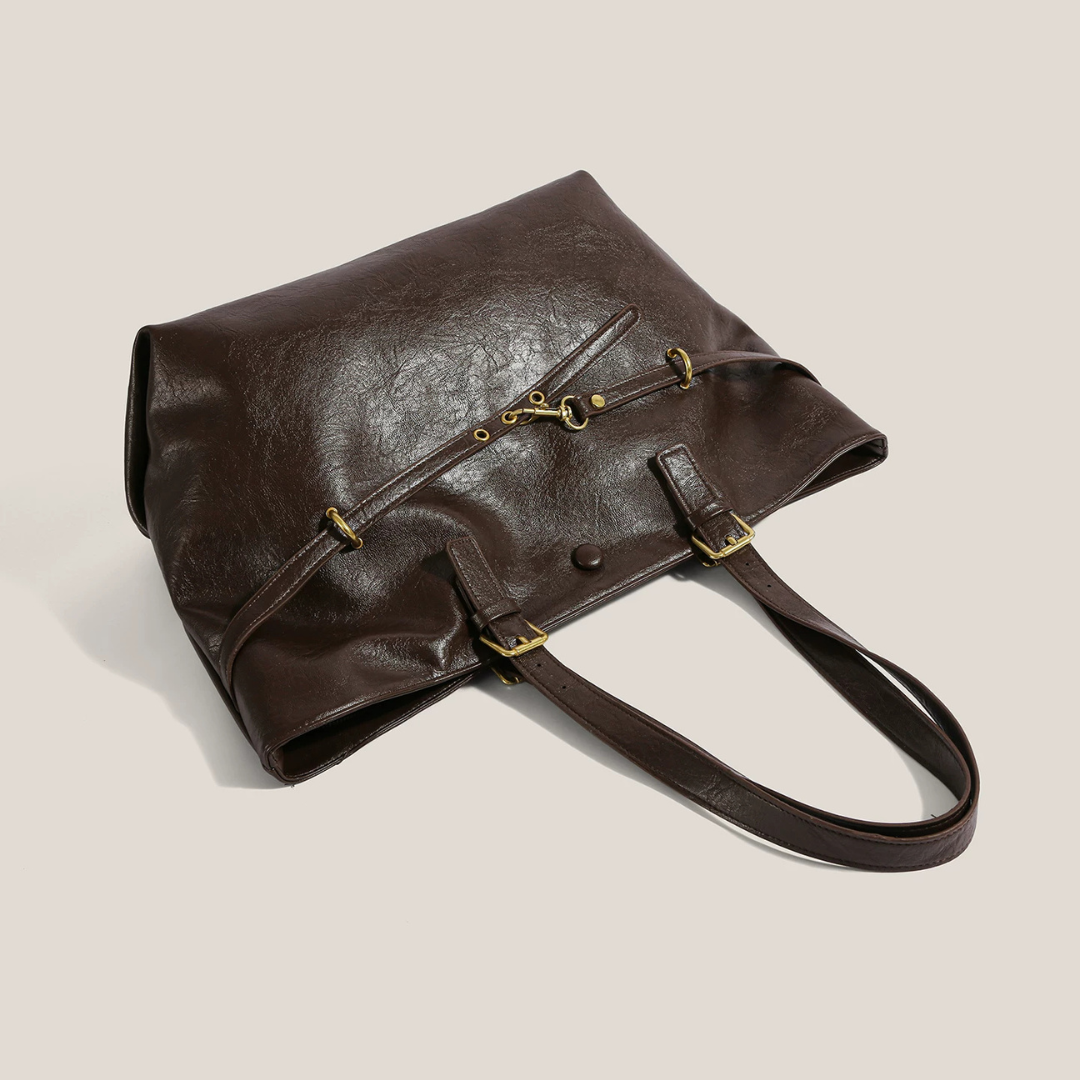 Bolso de hombro con hebilla