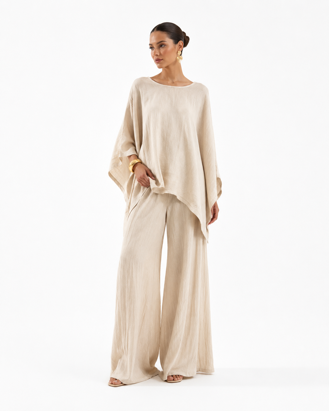 Conjunt minimalista de lli amb túnica oversize