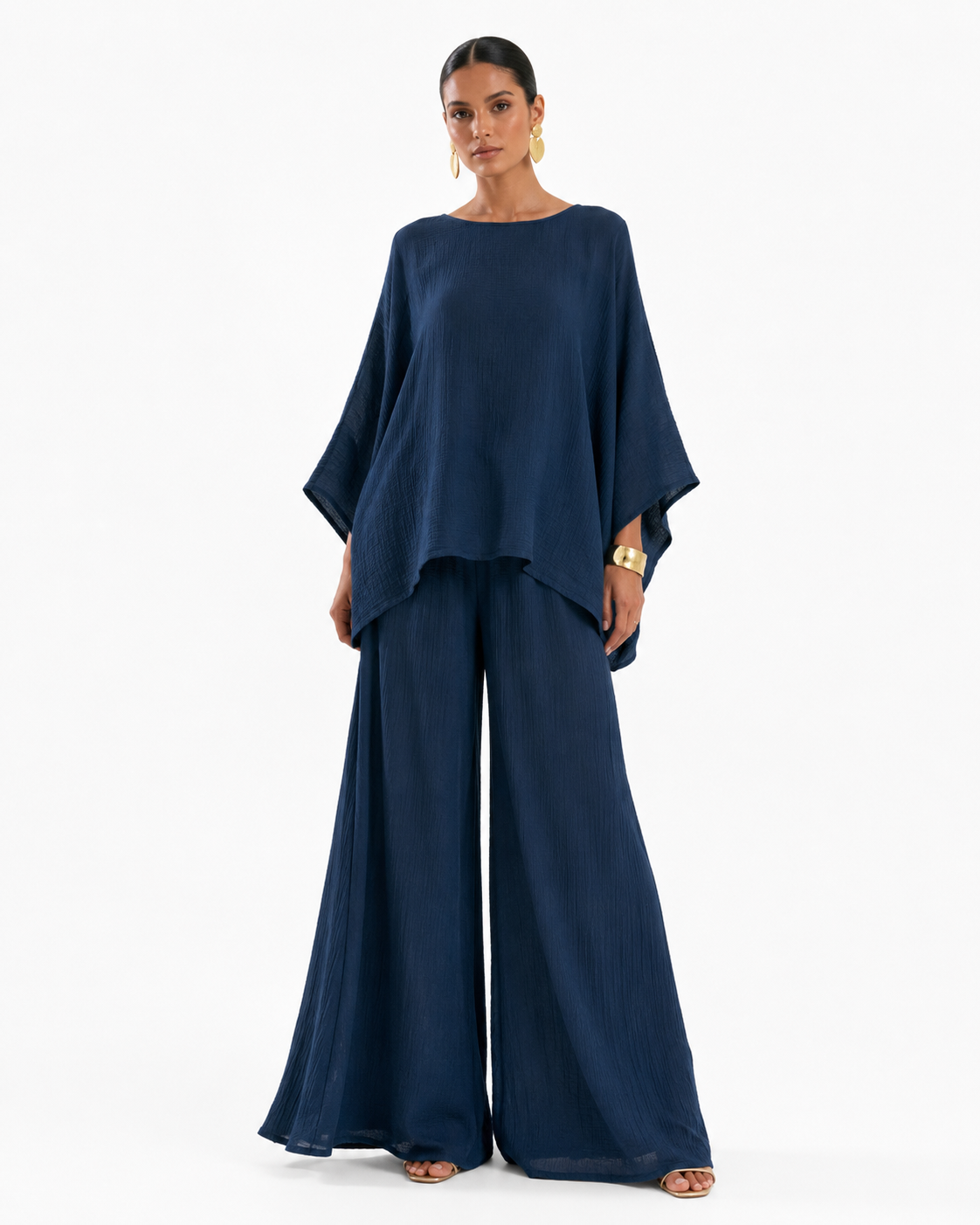 Conjunt minimalista de lli amb túnica oversize