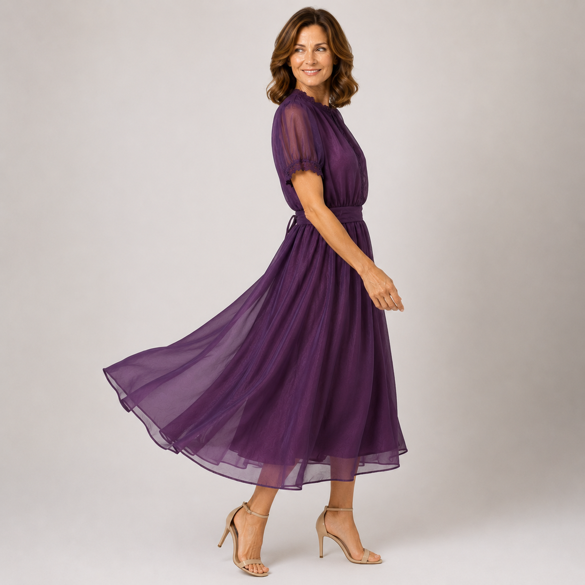 Abito lungo in chiffon con scollo a goccia e bordo in pizzo