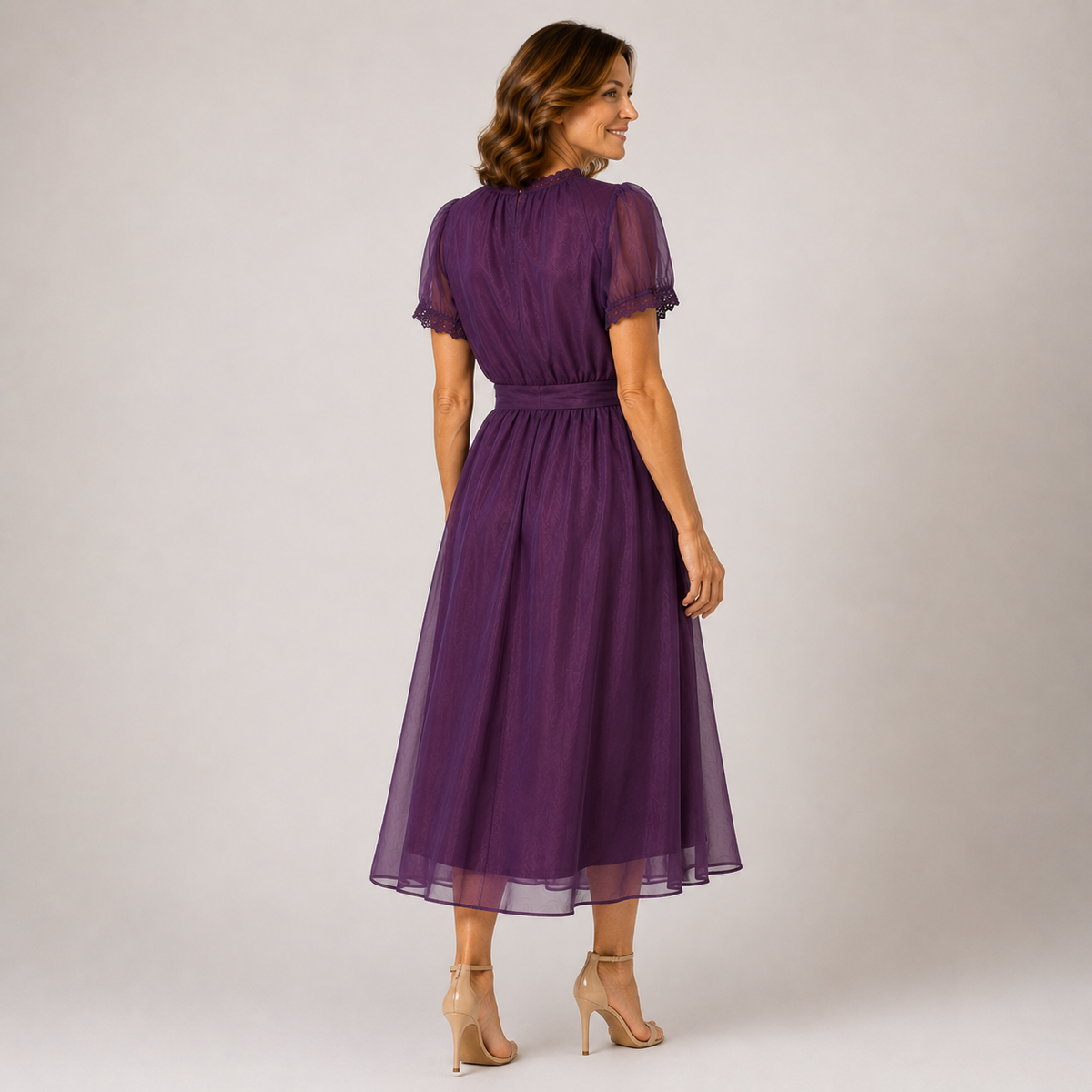 Abito lungo in chiffon con scollo a goccia e bordo in pizzo
