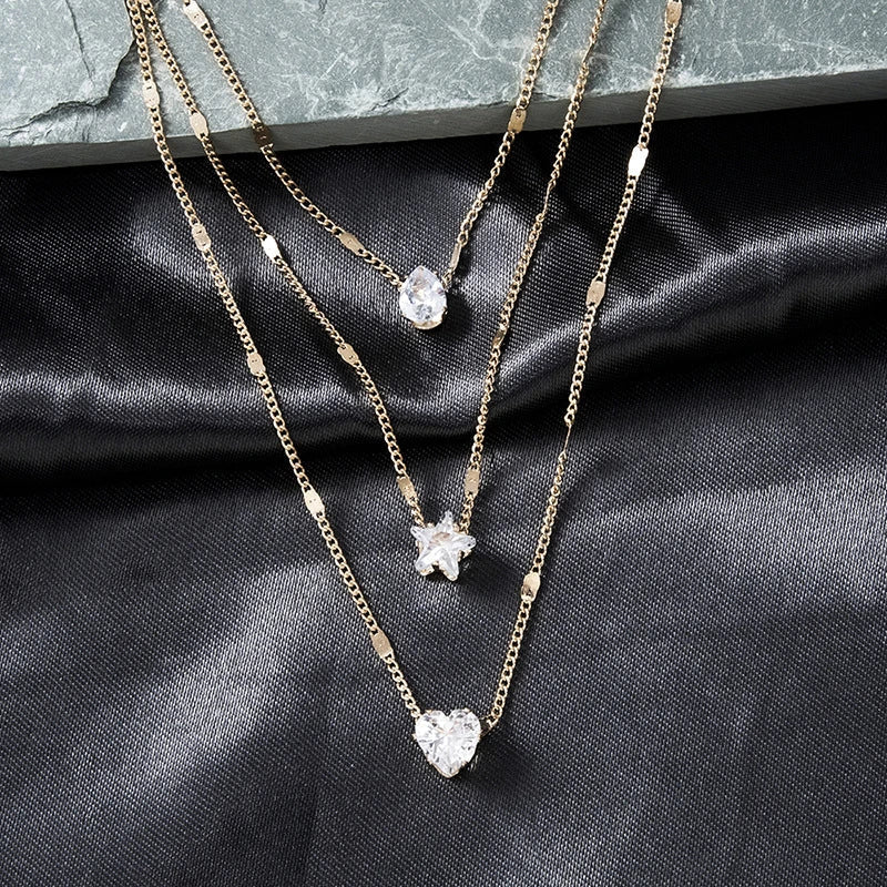 Collier à trois pendentifs avec zircone dorée