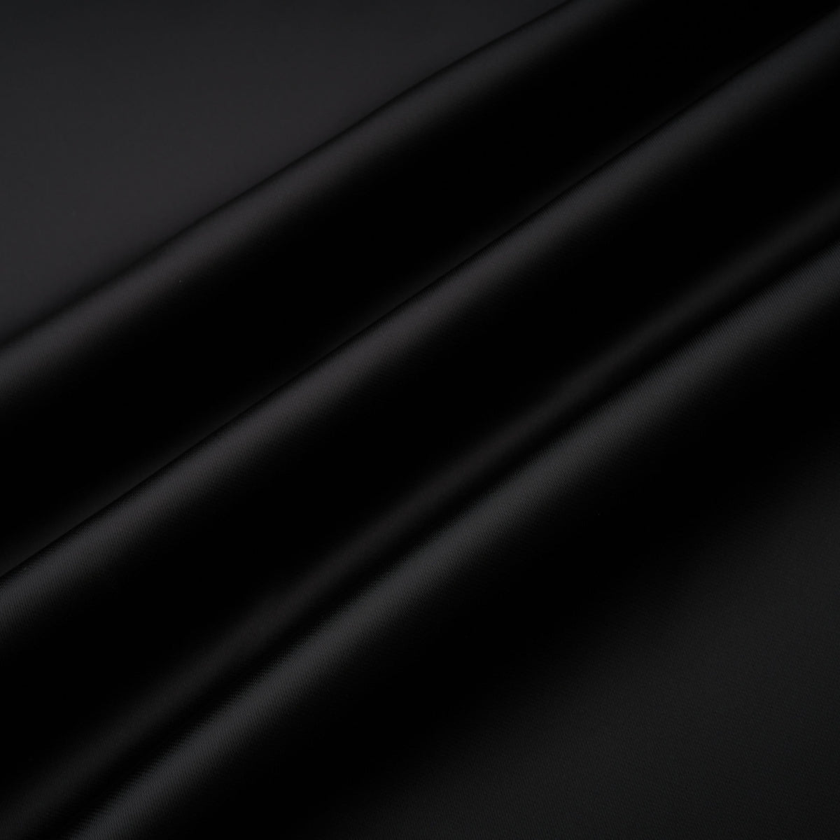 Abito lungo di raso con pannelli di pizzo nero
