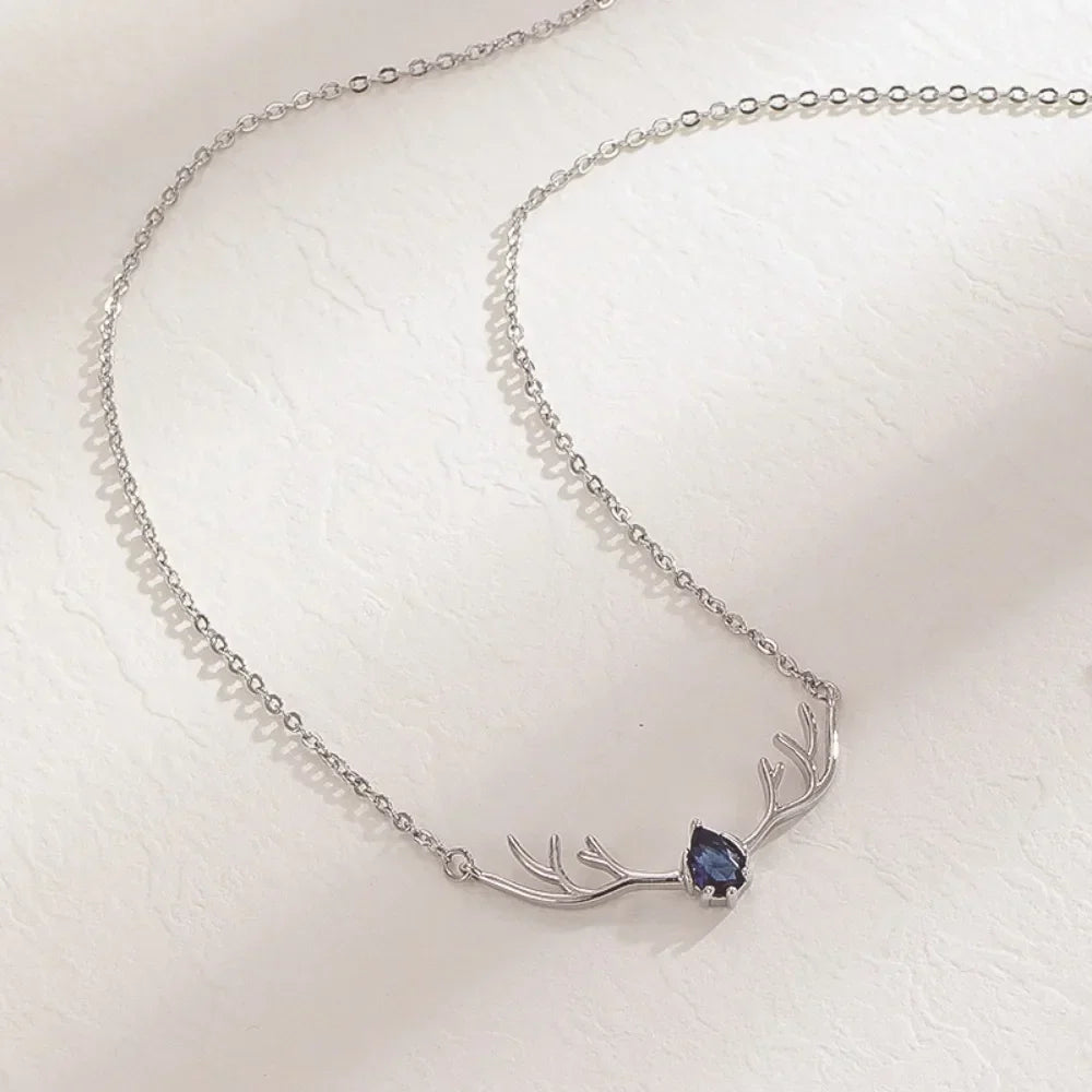 Collier en bois de cerf avec cœur