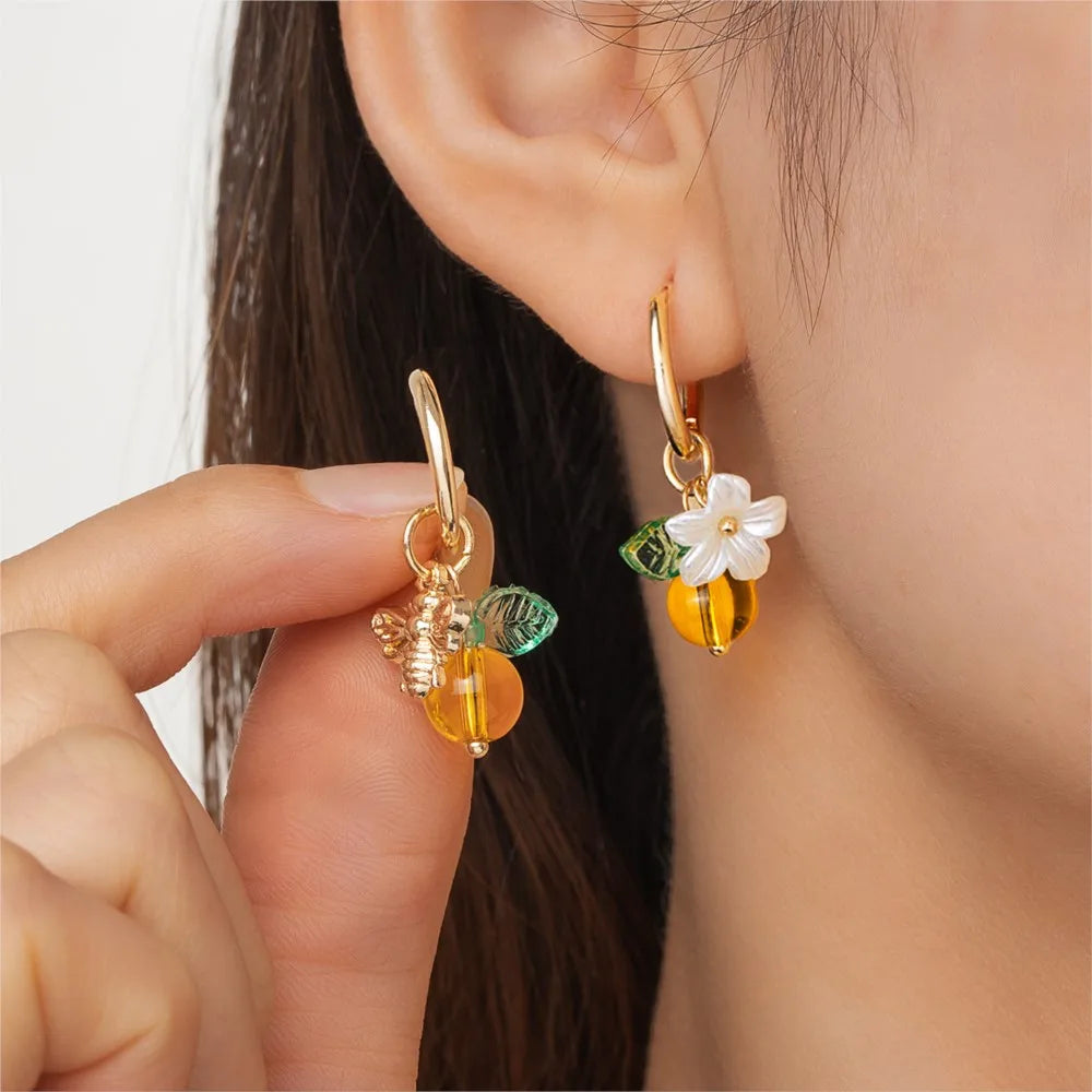 Boucles d'oreilles créoles avec fleurs et abeilles