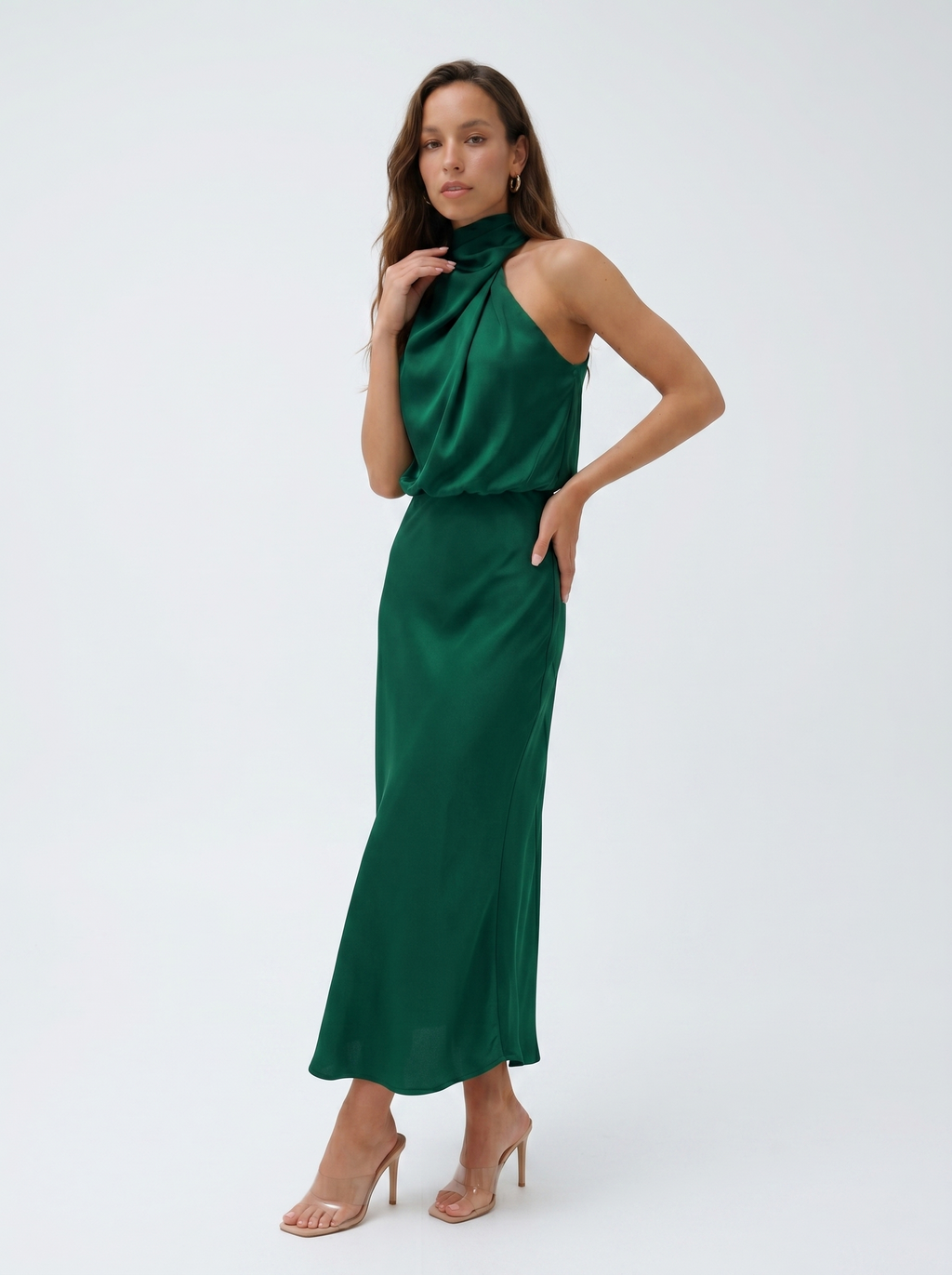 Abito lungo con scollo all'americana