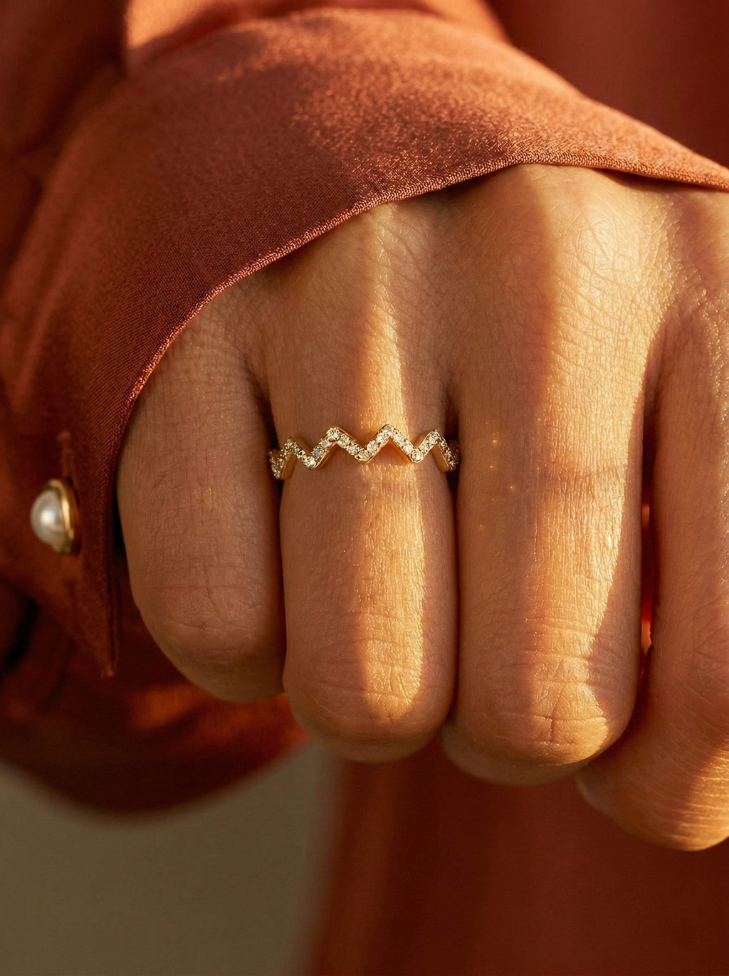 Anell zigzag amb pedres precioses Martina