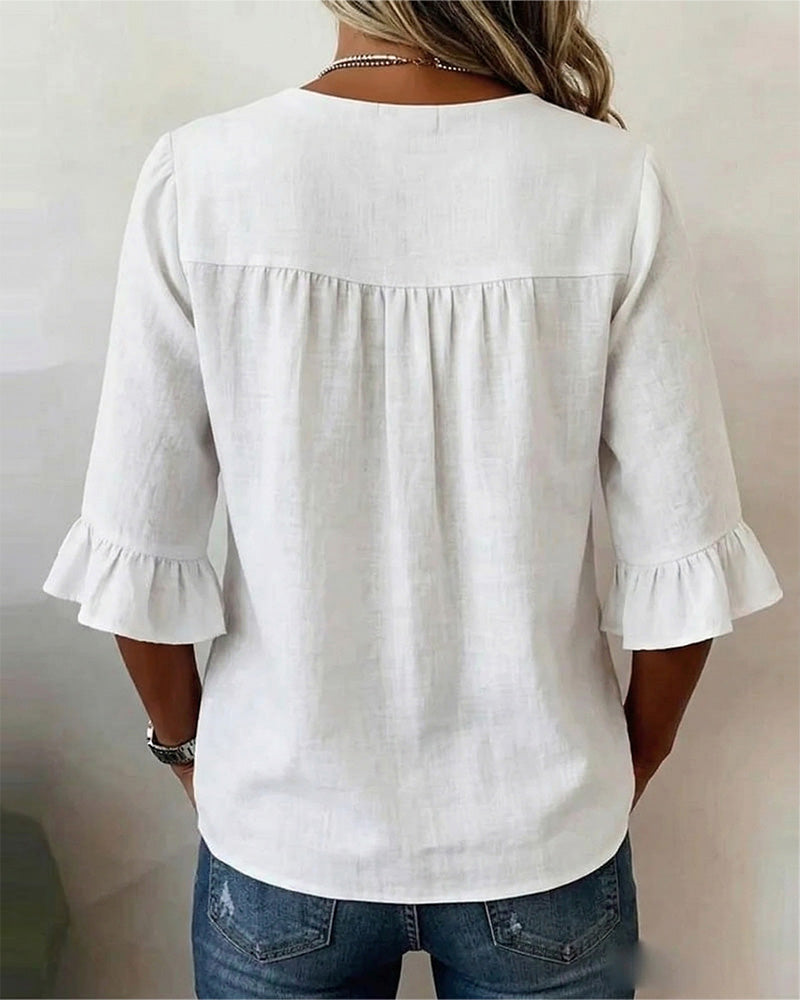 Blusa liscia in cotone e lino con bottoni in legno e volant