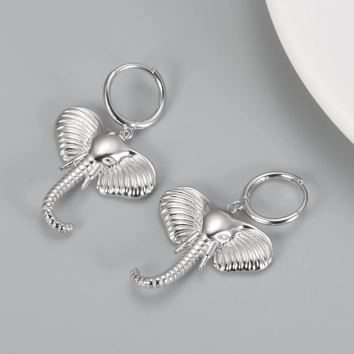 Boucles d'oreilles créoles avec éléphant