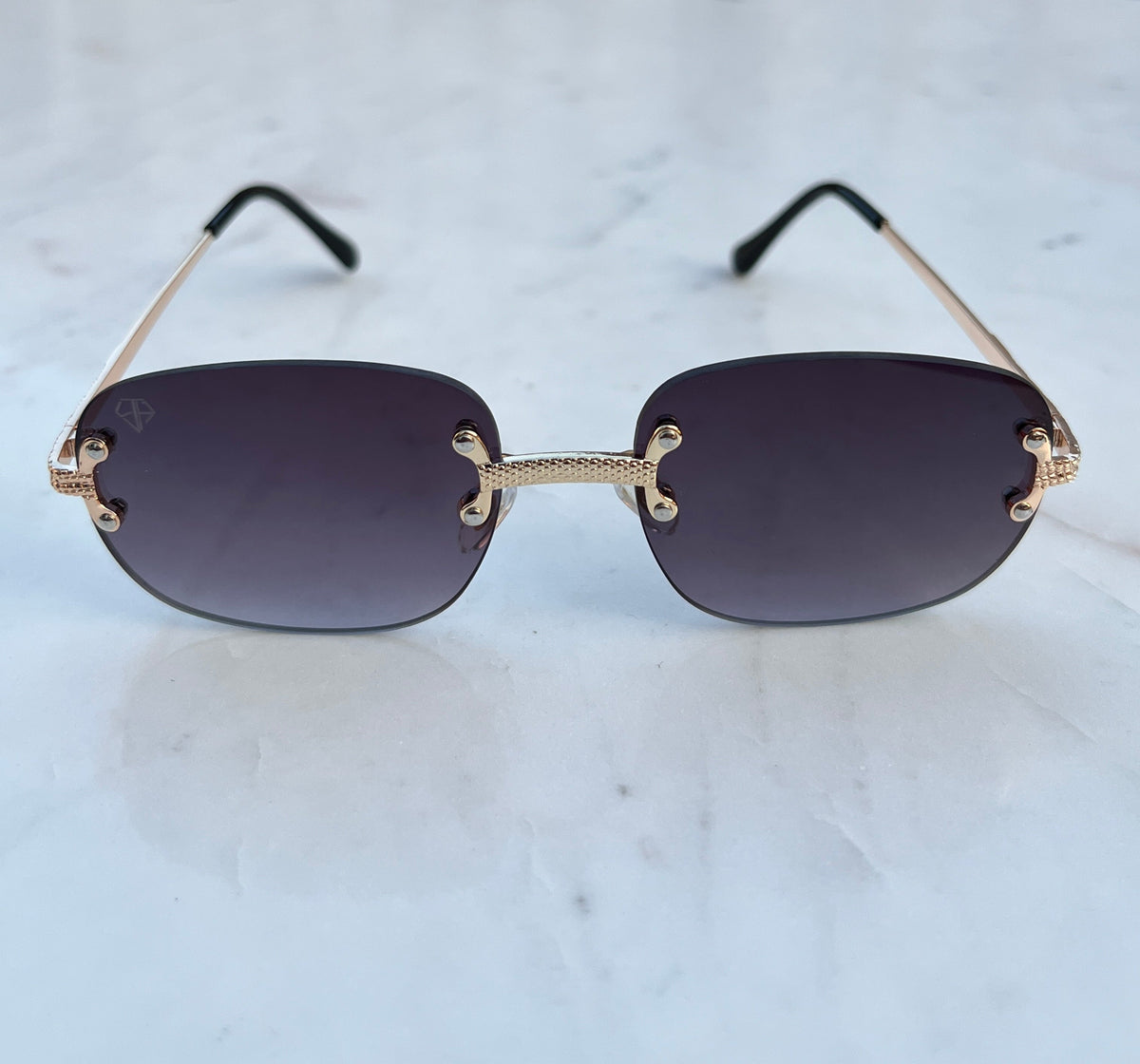 Lunettes de soleil gris fumé