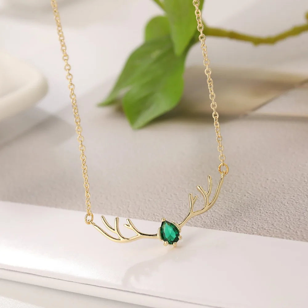 Collier en bois de cerf avec cœur