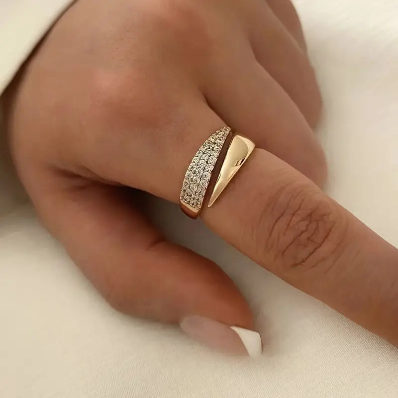Anello elegante con pietre preziose Lucrezia