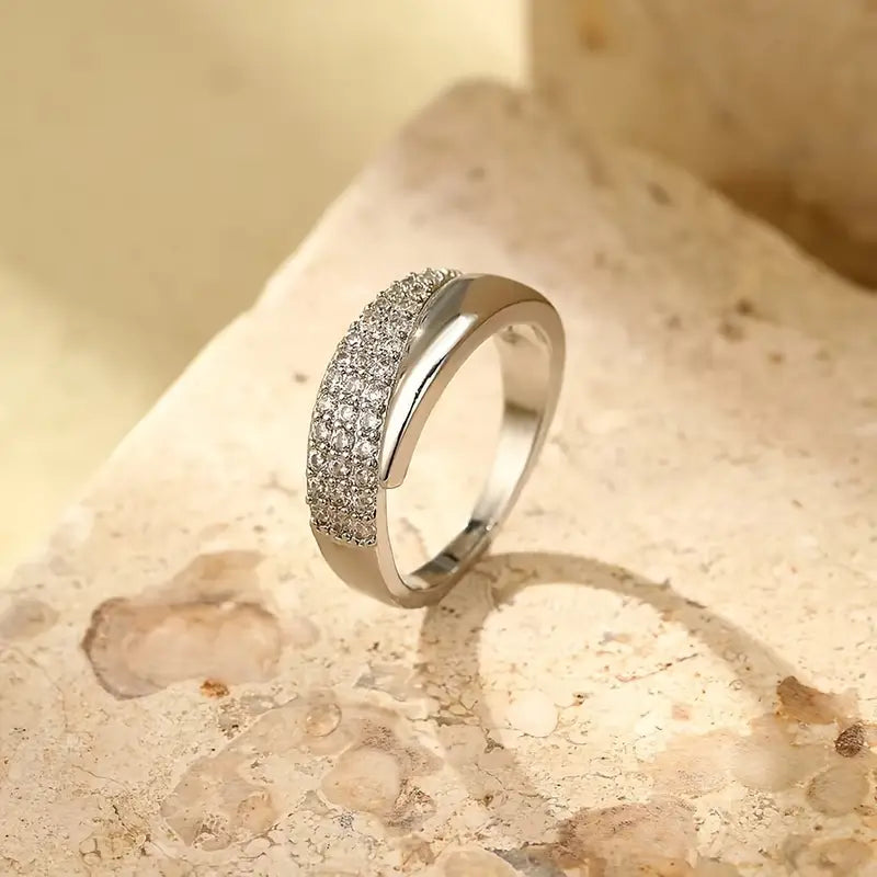 Anello elegante con pietre preziose Lucrezia