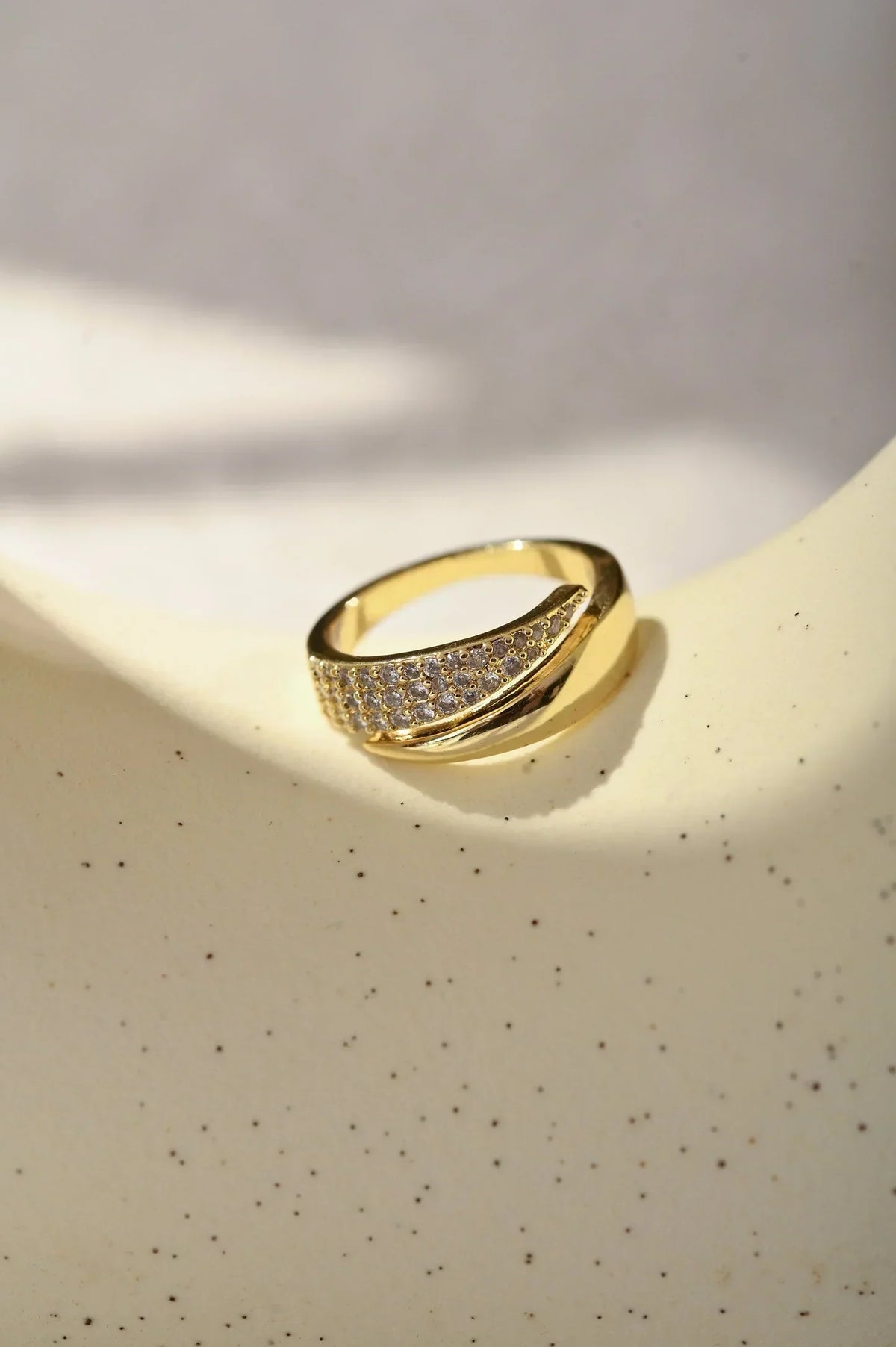 Anello elegante con pietre preziose Lucrezia