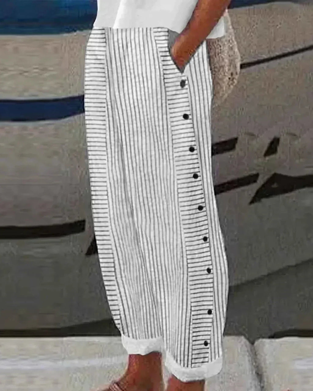 Pantaloni a righe con bottoni