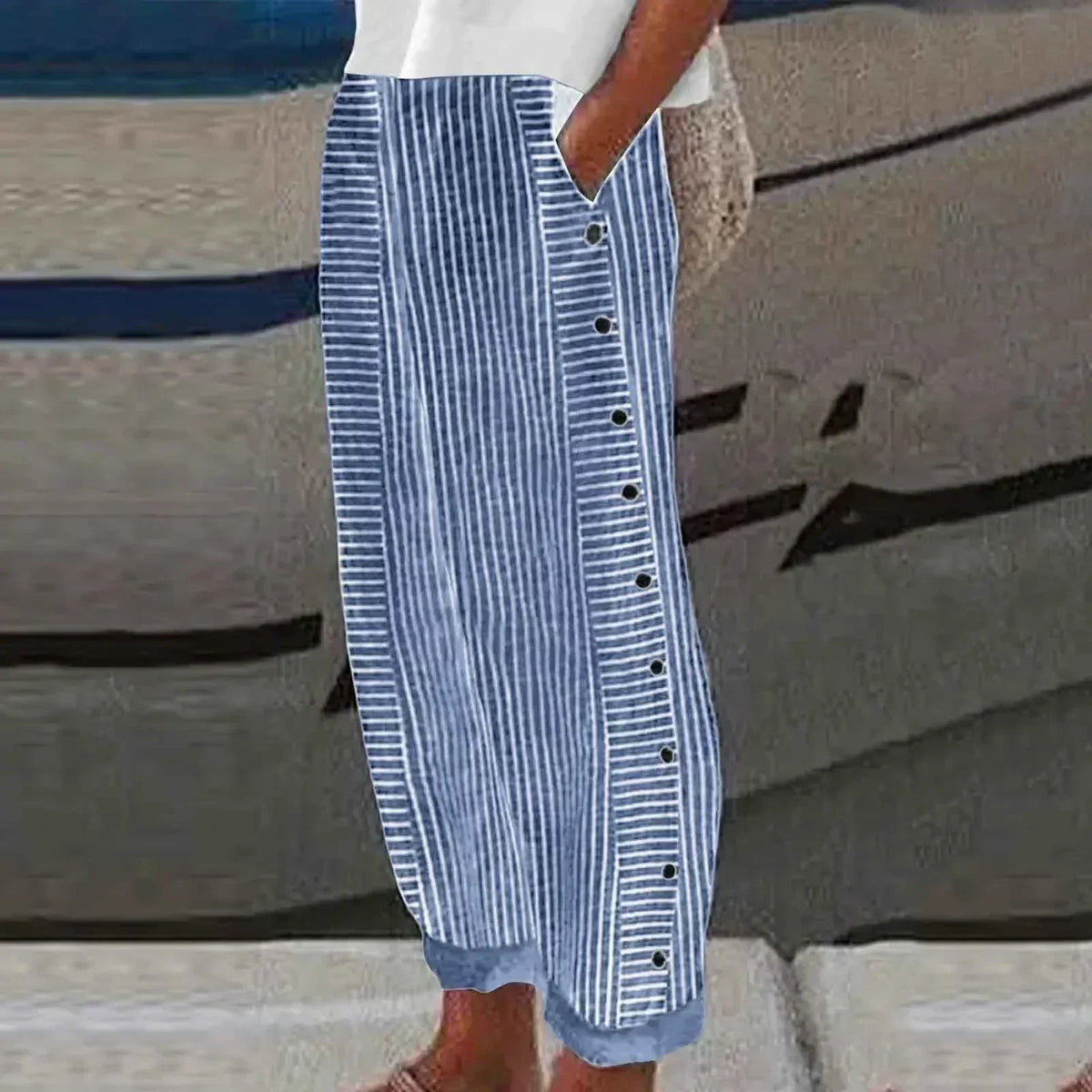 Pantaloni a righe con bottoni